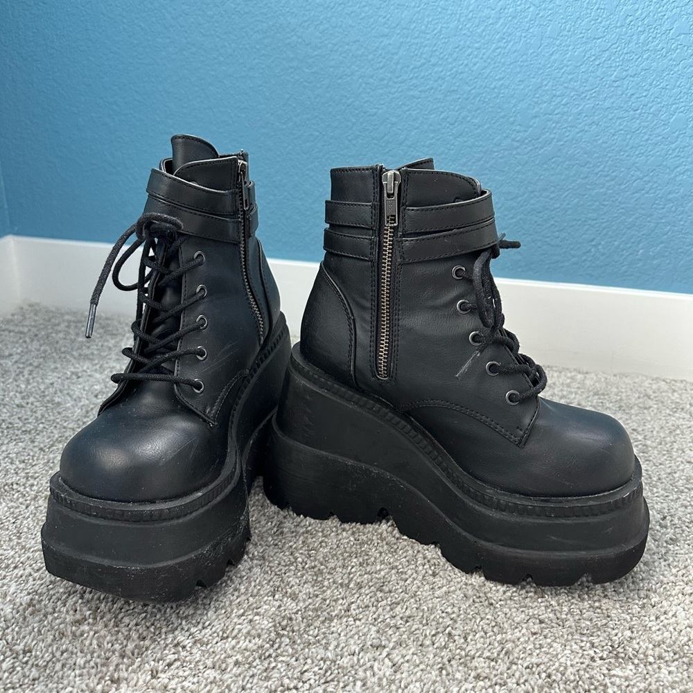 Popular Demonia Shaker-52 boots